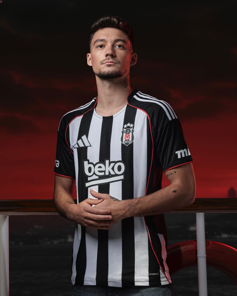 Beşiktaş yeni sezon formalarını tanıttı! İşte merakla beklenen yeni sezon formaları - Resim: 6