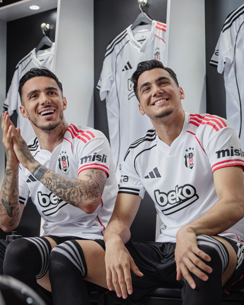 Beşiktaş yeni sezon formalarını tanıttı! İşte merakla beklenen yeni sezon formaları - Resim: 2