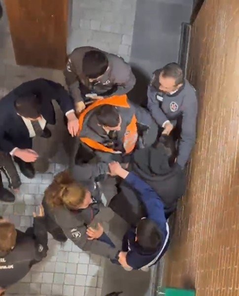 Mersin'deki bir AVM'de silahlı kavga çıktı! - Resim : 1