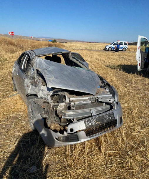 Yozgat'ta kontrolden çıkan araç takla attı: Ölü ve yaralılar var - Resim : 1