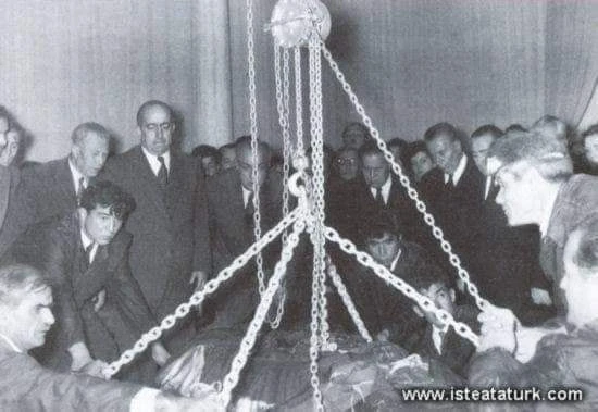Atatürk'ün tabutu açıldı! Herkesin boğazının düğümlendiği an... - Resim: 16