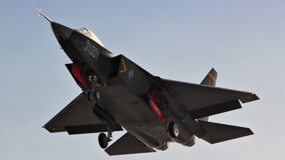 Çin'in yeni nesil savaş uçağı FC-31 görücüye çıktı! F-35'lerden daha iyi özelliklere sahip