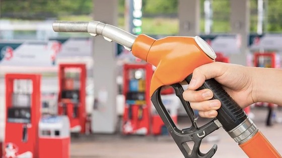 Benzine bir zam daha! Tabelalar yine değişti! 7 Ocak 2025 akaryakıt fiyatları