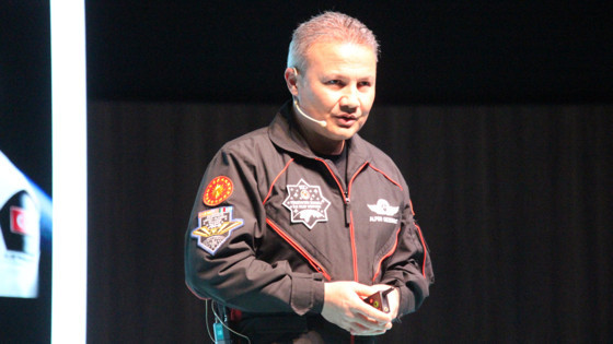 Gezeravcı gençlerle buluştu! Türkiye'ye ait uzay limanı projesi..