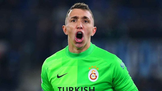 Fernando Muslera yeni takımını seçti: 1.5 yıllık anlaşma sağladı!
