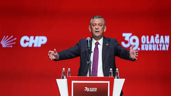 CHP kurultayında Özgür Özel yeniden genel başkan seçildi