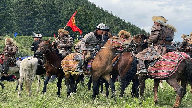 Tanrı Dağları’na ilk kar düşerken - Resim : 1