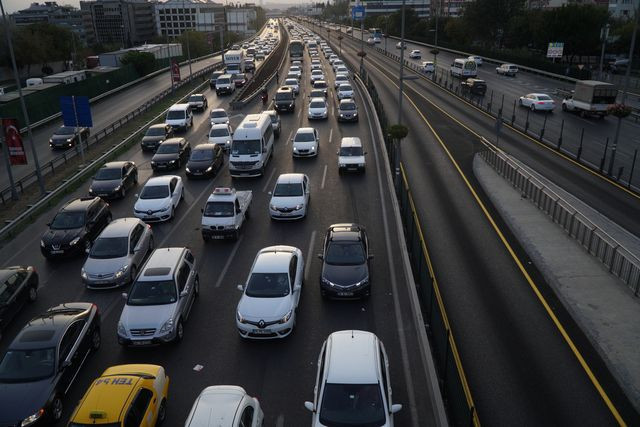 Dünyanın en saçma trafik kuralları! Bu ülkede siyah araba pazar günleri yasak - Resim: 6