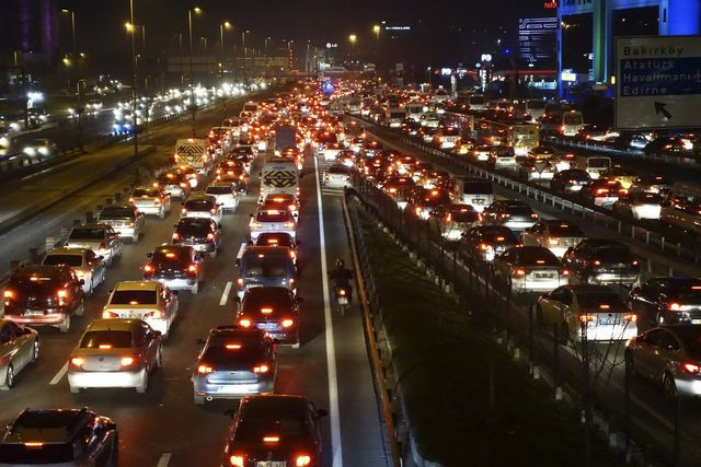 Dünyanın en saçma trafik kuralları! Bu ülkede siyah araba pazar günleri yasak - Resim: 7