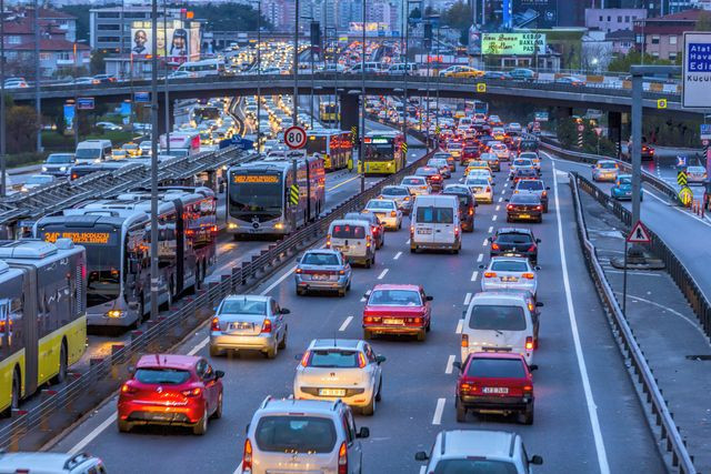 Dünyanın en saçma trafik kuralları! Bu ülkede siyah araba pazar günleri yasak - Resim: 8