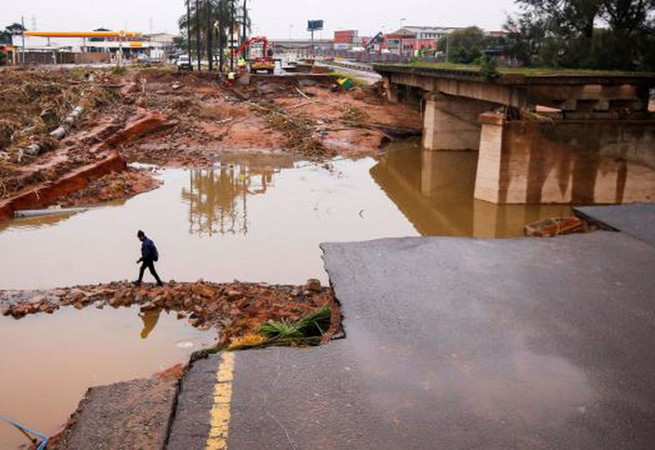 Güney Afrika'nın doğusundaki şiddetli yağışlar su baskınlarına yol açtı