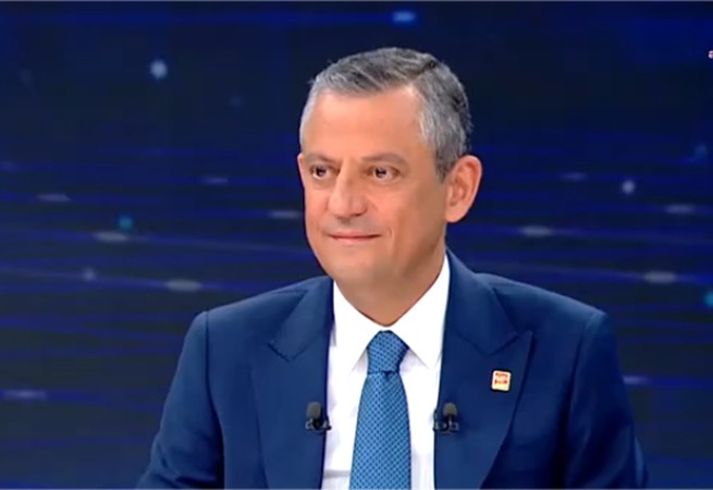 Özgür Özel, eski CHP genel başkanlarının 19 Mayıs'ını kutladı