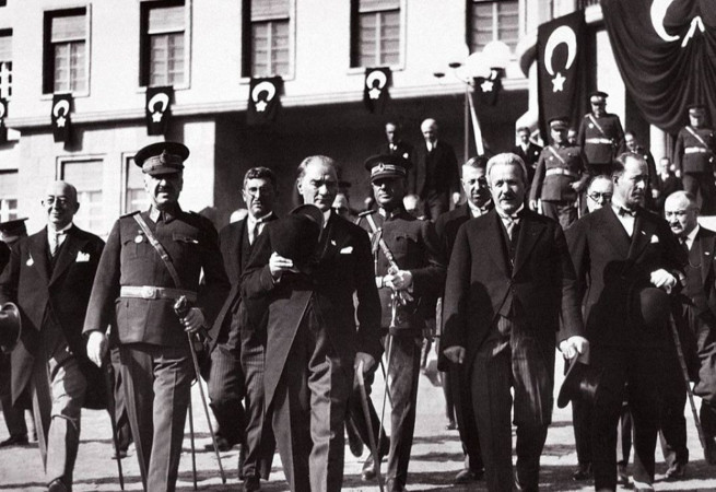 Tüm Toplum Kemalizm Adına Dayak Mı Yedi?