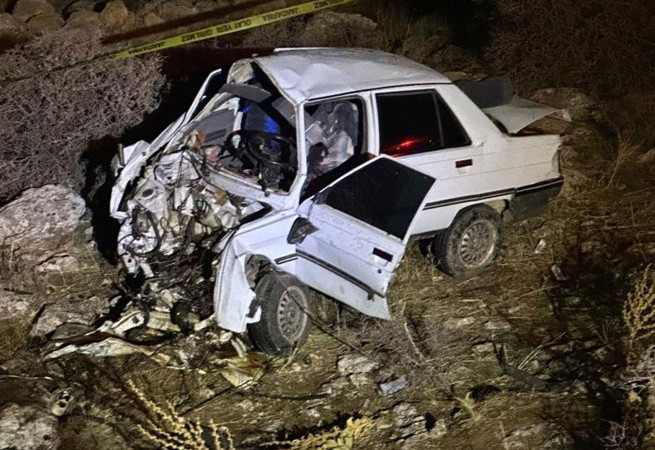 Kahramanmaraş'ta otomobil kayalıklara çarptı: 1 ölü, 1 yaralı