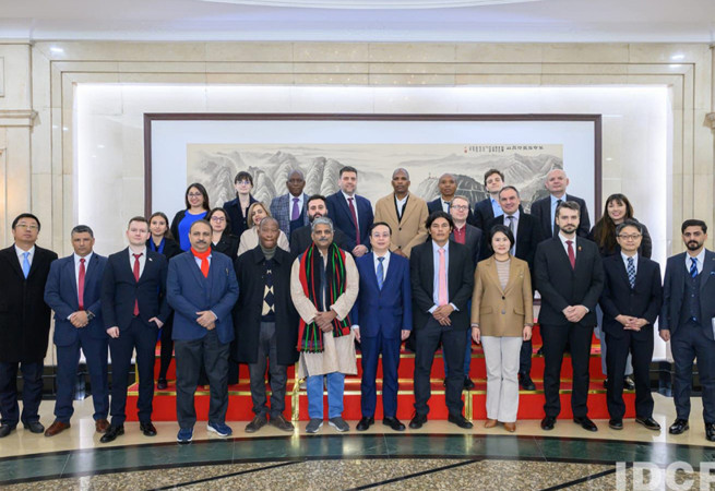 ‘Önümüzdeki görev en geniş cepheyi toplamaktır’