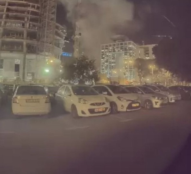 İran Basını: İsrail Savunma Bakanlığı vuruldu - Resim : 1