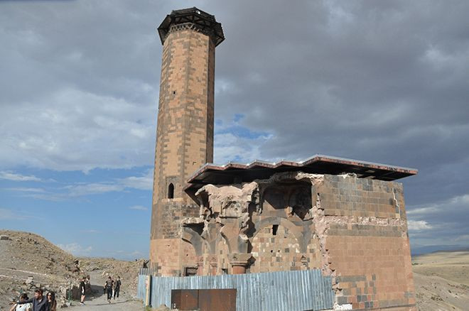 SOSYAL MEDYADA YENİ TARTIŞMA! Türklerin Anadolu'da yaptırdığı ilk camii hangisi? - Resim: 3