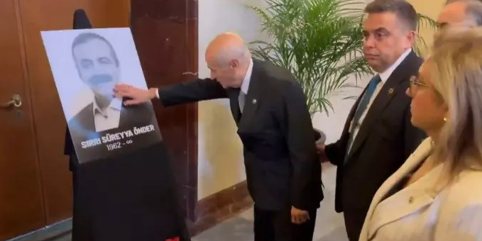 TBMM'de Sırrı Süreyya Önder anması... Numan Kurtulmuş: Terörsüz Türkiye sürecine çok katkı sağladı - Resim : 1