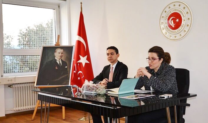 Frankfurt Başkonsolosu Akdevelioğlu: Almanya'da çifte vatandaşlık hakkından yararlanın! İki belge yeterli - Resim : 2