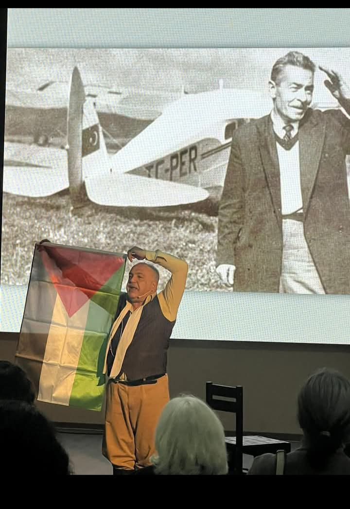 Sanatçı duruşu böyle olur! Sahnede Filistin’e selam gönderdi - Resim : 1