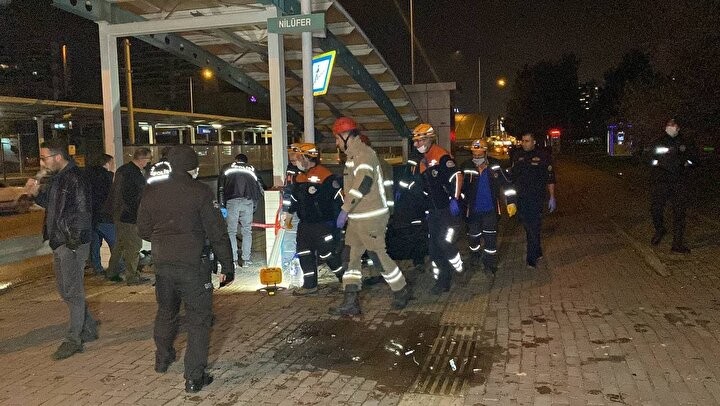 Bursa'da feci kaza: Otomobil metroya uçtu - Resim: 4