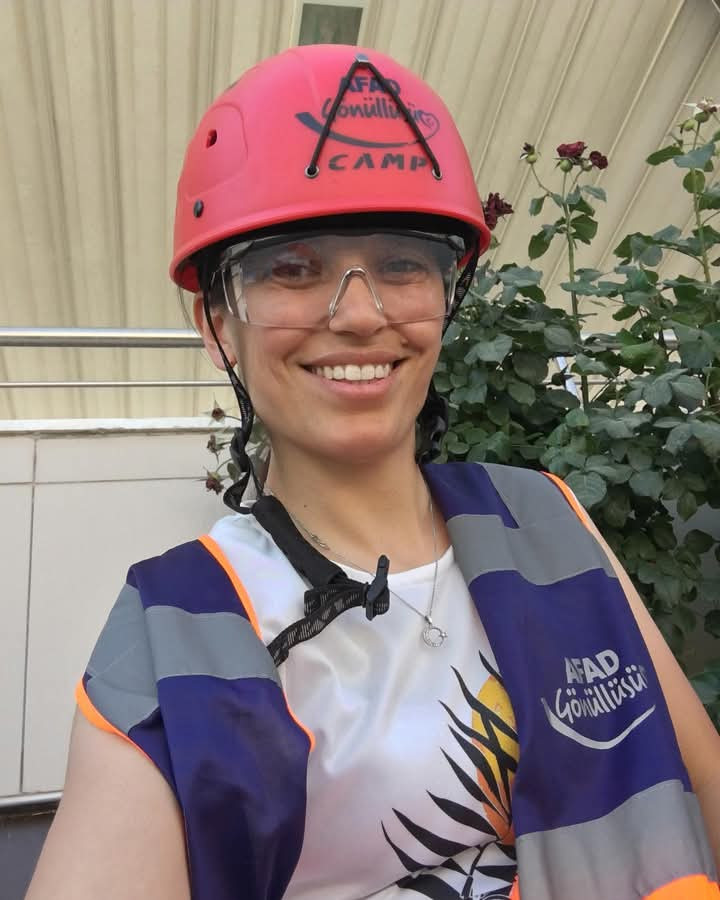 Afetlerde kadın Radyo Amatörleri - Resim : 2