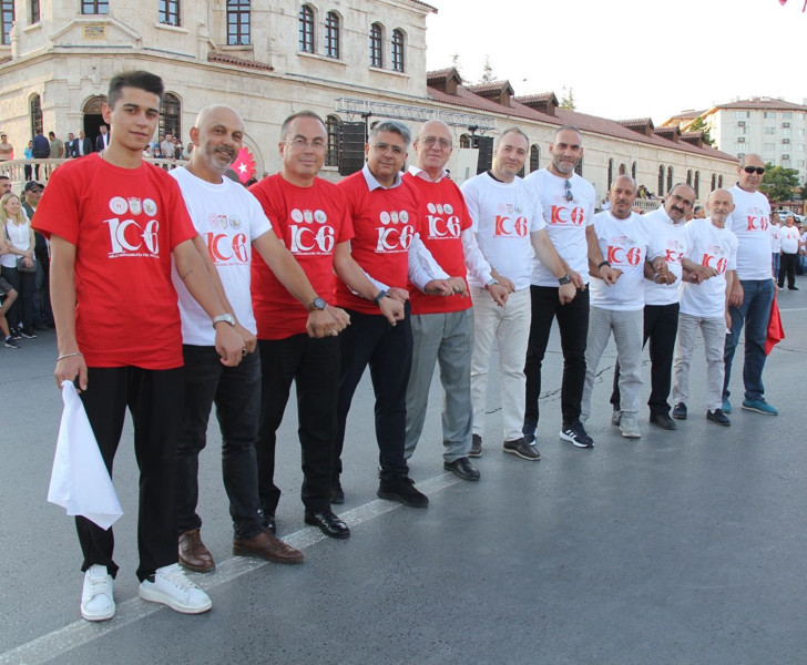 Dünyanın en büyük halay halkalarından biri! Sivas'ta görüntülendi - Resim: 9