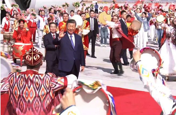 Çin lideri Xi tarihe geçti: Uygur Özerk Bölgesi'nin 70. yıldönümüne katıldı - Resim : 1