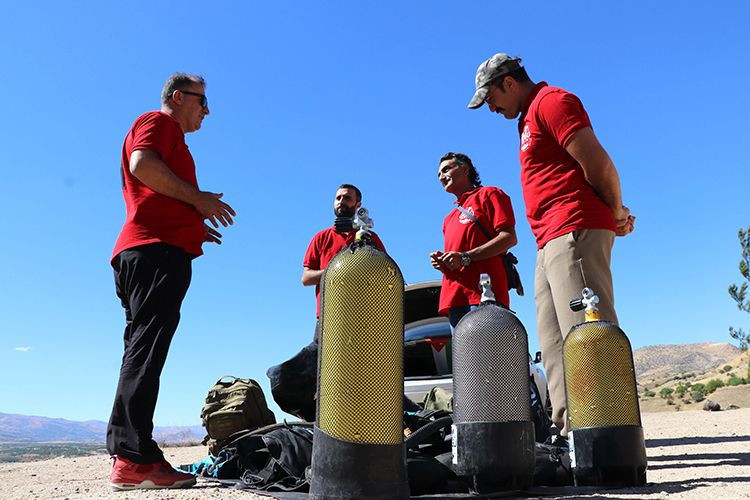 Elazığ'da su altındaki tarihi kalıntılar kayıt altında! - Resim: 7