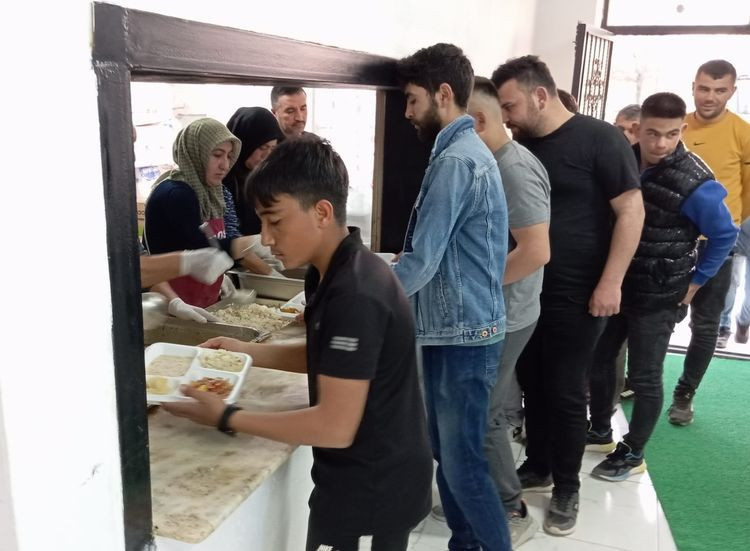 İzmir'de iftar çadırları nerede? işte ilçe ilçe ücretsiz iftar çadırları - Resim: 1