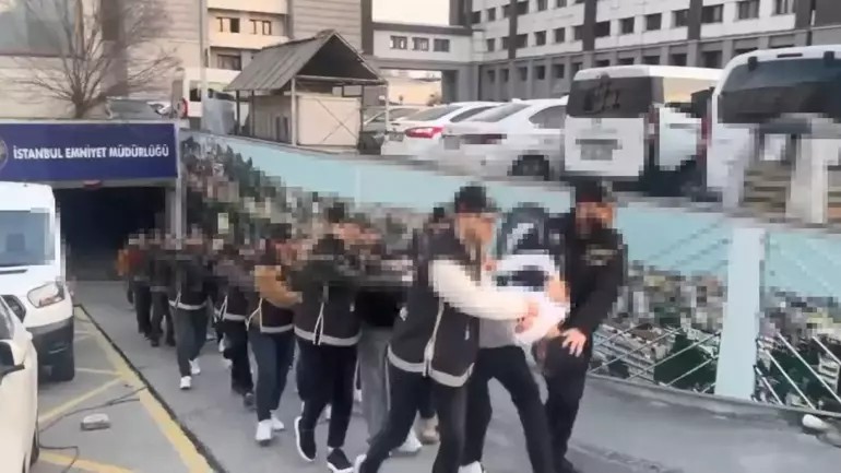 Aldatılan kadın işkence partisi yaptırdı: 11 kişi gözaltında - Resim : 1
