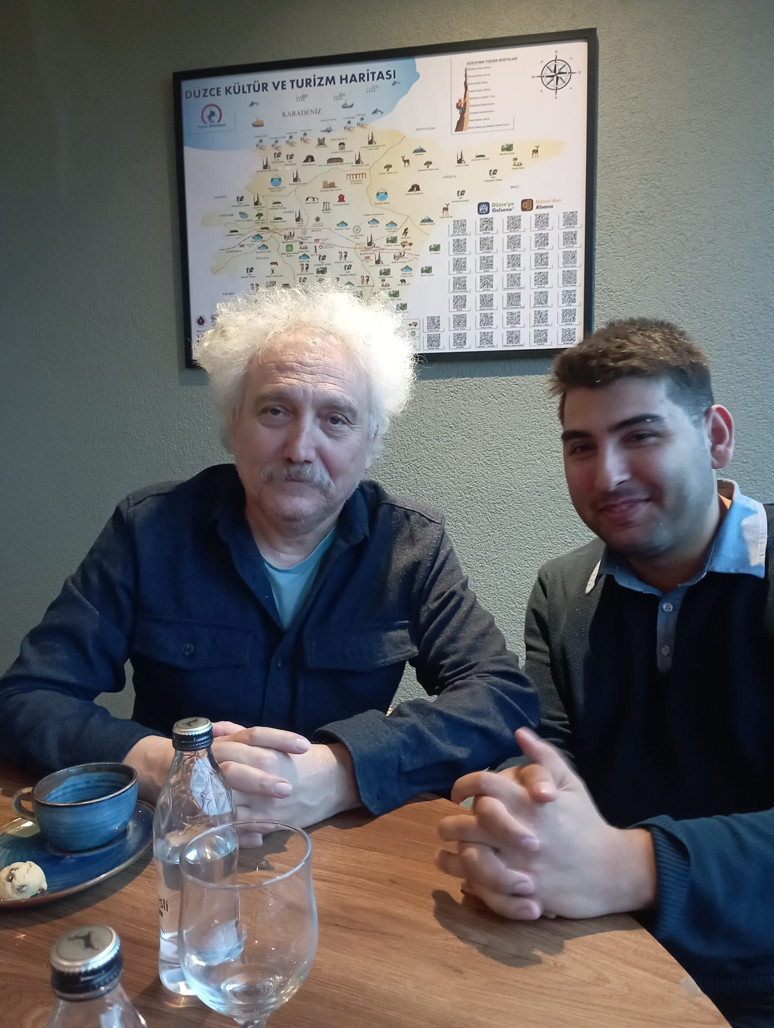 Usta Yönetmen Yüksel Aksu Aydınlık'a konuştu: ‘Kamerayı hayata çeviriyorsunuz’ - Resim : 1