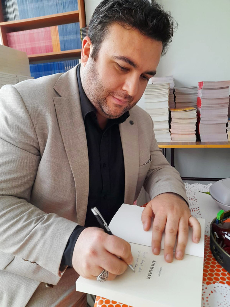 Yasin Şahin’in ilk romanı 'Adı Bahar' okuyucuyla buluştu - Resim : 2