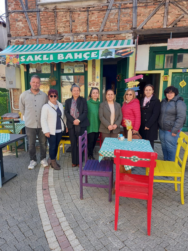 Üretirken mutlu olan kadınlar - Resim : 1