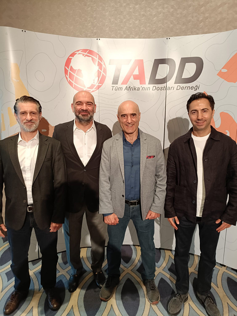 Afrikalı gençlerden tam bağımsızlık vurgusu: Zincirlerimizi kıracağız - Resim : 1