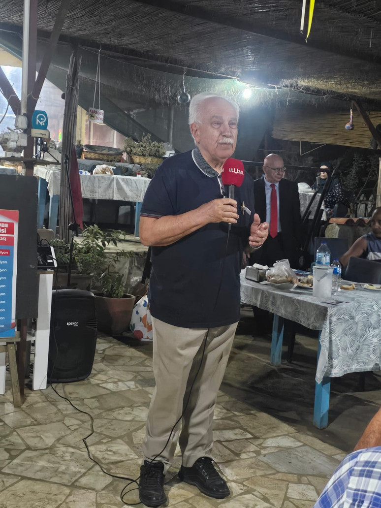 Perinçek Ege’de: ‘Türkiye yeni zaferlerin eşiğinde’ - Resim : 1