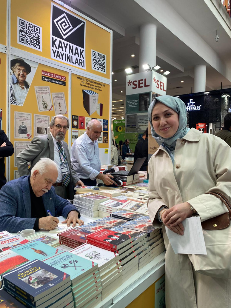 Ankara Kitap Fuarı’nda Perinçek’e yoğun ilgi