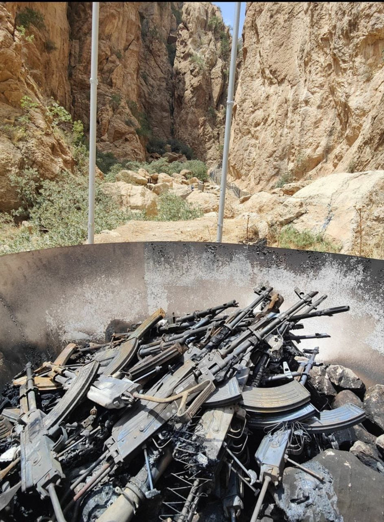 İlk grup PKK’lı silahları böyle bıraktı! Aydınlık, eylemi yerinde izledi - Resim : 4