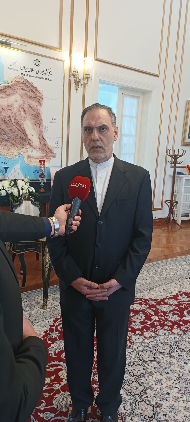 İran Büyükelçiliğinde taziye defteri açıldı - Resim : 2