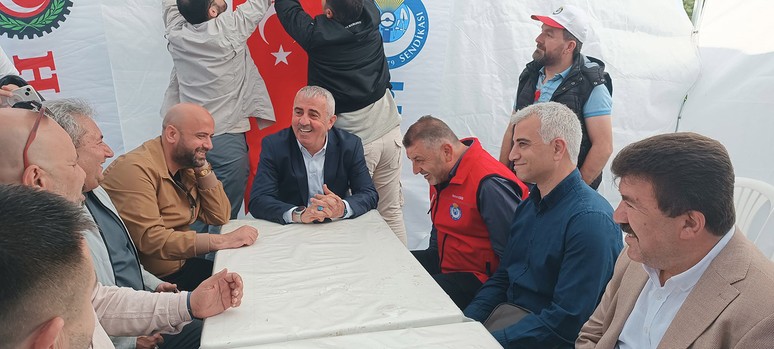 Yumrukçu başkana grevli yanıt - Resim : 2
