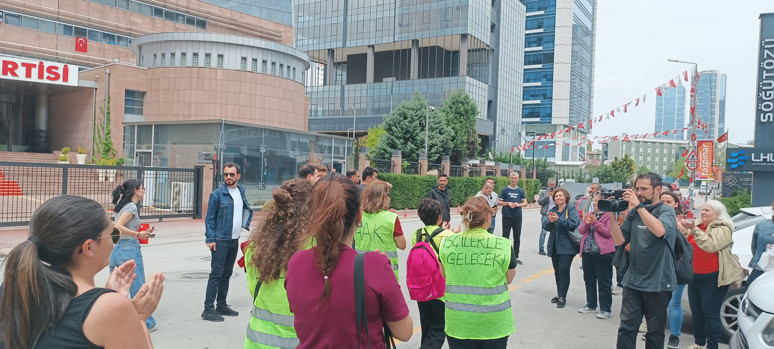 İzmir'den Ankara'ya yürüdüler! Çiğli Belediyesi işçileri CHP önünden seslendi: Yolun sonunda değiliz… Sözün başındayız - Resim : 2