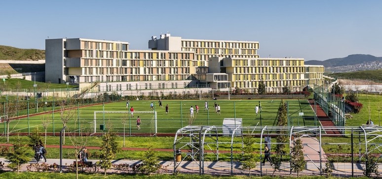 TÜRK VAKIF ÜNİVERSİTELERİ ARASINDA BİRİNCİ OLDU