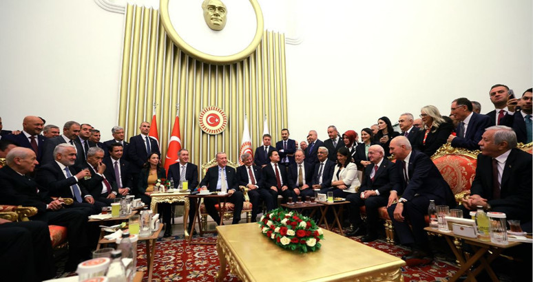 Meclis’te CHP’siz liderler buluşması: Erdoğan, Davutoğlu ve Babacan yıllar sonra yan yana geldi - Resim : 3