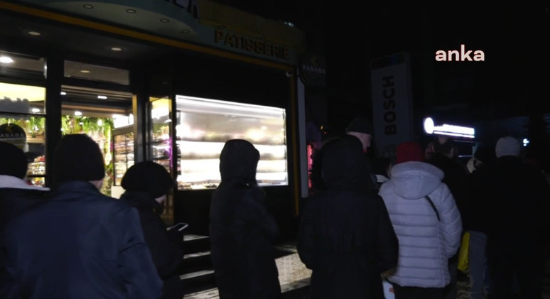 Ucuz et için geceden kuyruğa giriyorlar! - Resim : 1