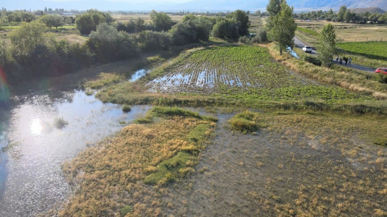Erzincan'da çiftçilerin bir yıllık emeği sular altında kaldı! - Resim : 2