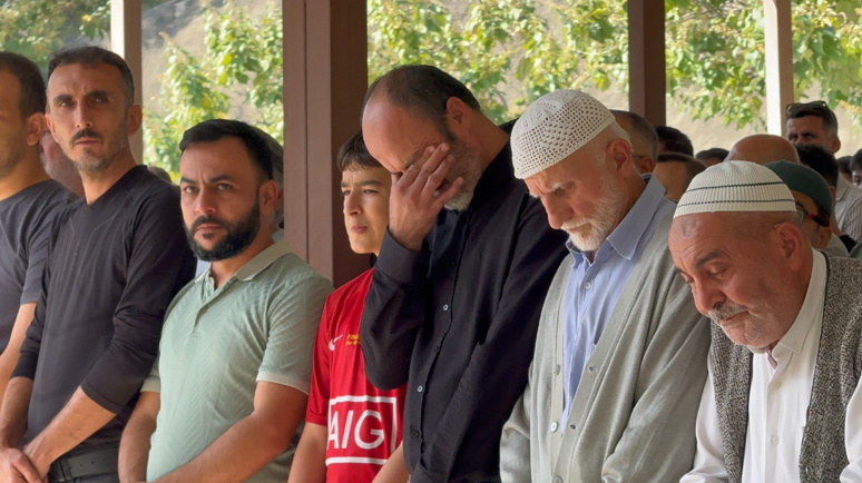 4 gün önce kaybolmuşlardı: Cansız bedenleri toprağa verildi... - Resim : 1