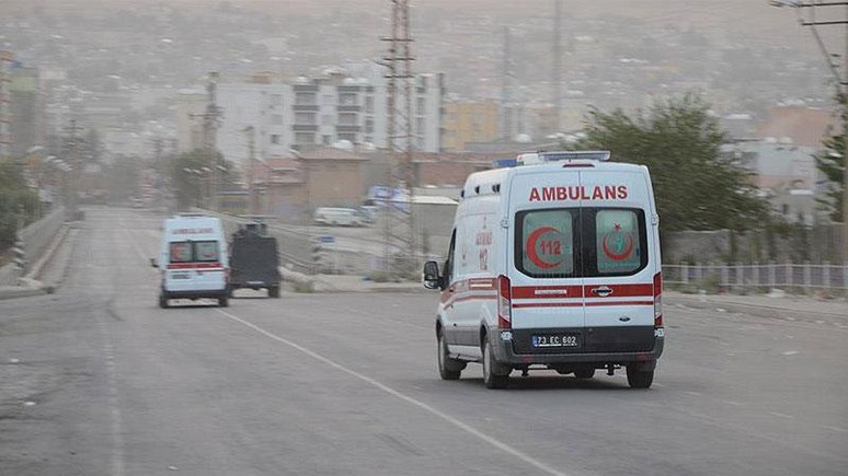 Kovid-19 tedavisi gören gençler ambulanslarla sınav salonuna götürüldü