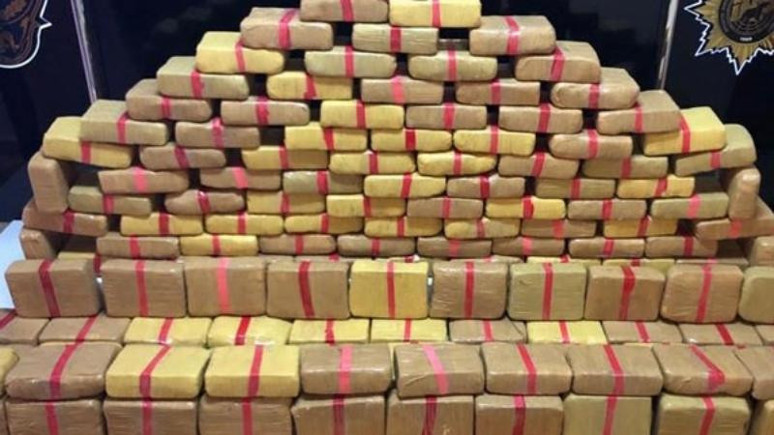 Uyuşturucu yapımında kullanılan tonlarca madde ele geçirildi