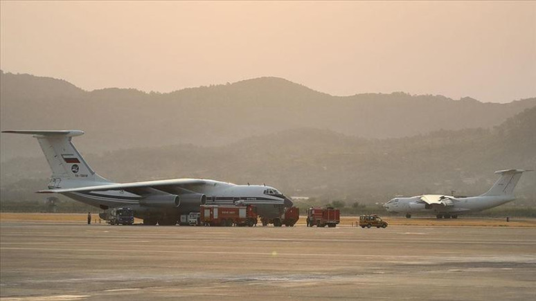 Alevlere karşı zamanla yarışan uçak pilotlarının zorlu mesaisi