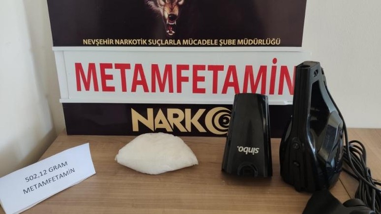 Elektrikli süpürgeye uyuşturucu gizleyen şüpheli tutuklandı